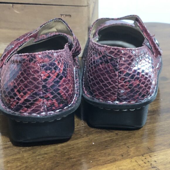 Alegria Mary Jane Clog Womens 37 Red Black Snakeskin Embossed Feliz Shoe Nursing - Picture 11 of 16
